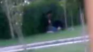 Remaja dengan garis sawo matang seksi meneroka faraj satu sama lain main kelentit awek