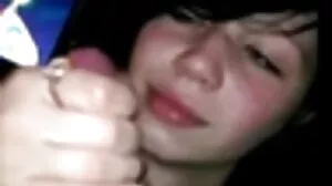 Kimber Lee video lucah tukang urut fucking di sofa dengan payudara semula jadi